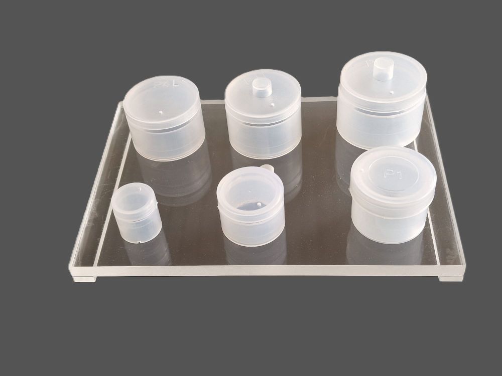 Overview sample cups assembled Menor